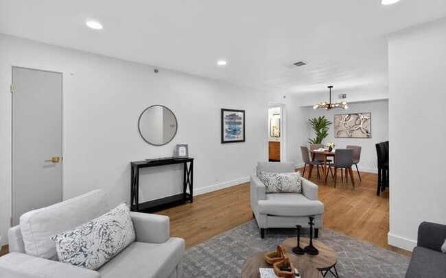 Building Photo - APARTMENT