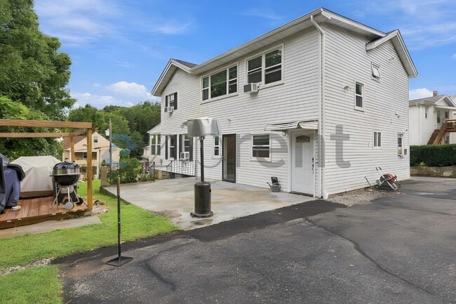 Building Photo - 37 Moulthrop St