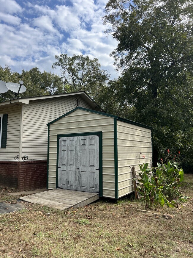 Building Photo - 539 Elm Ct