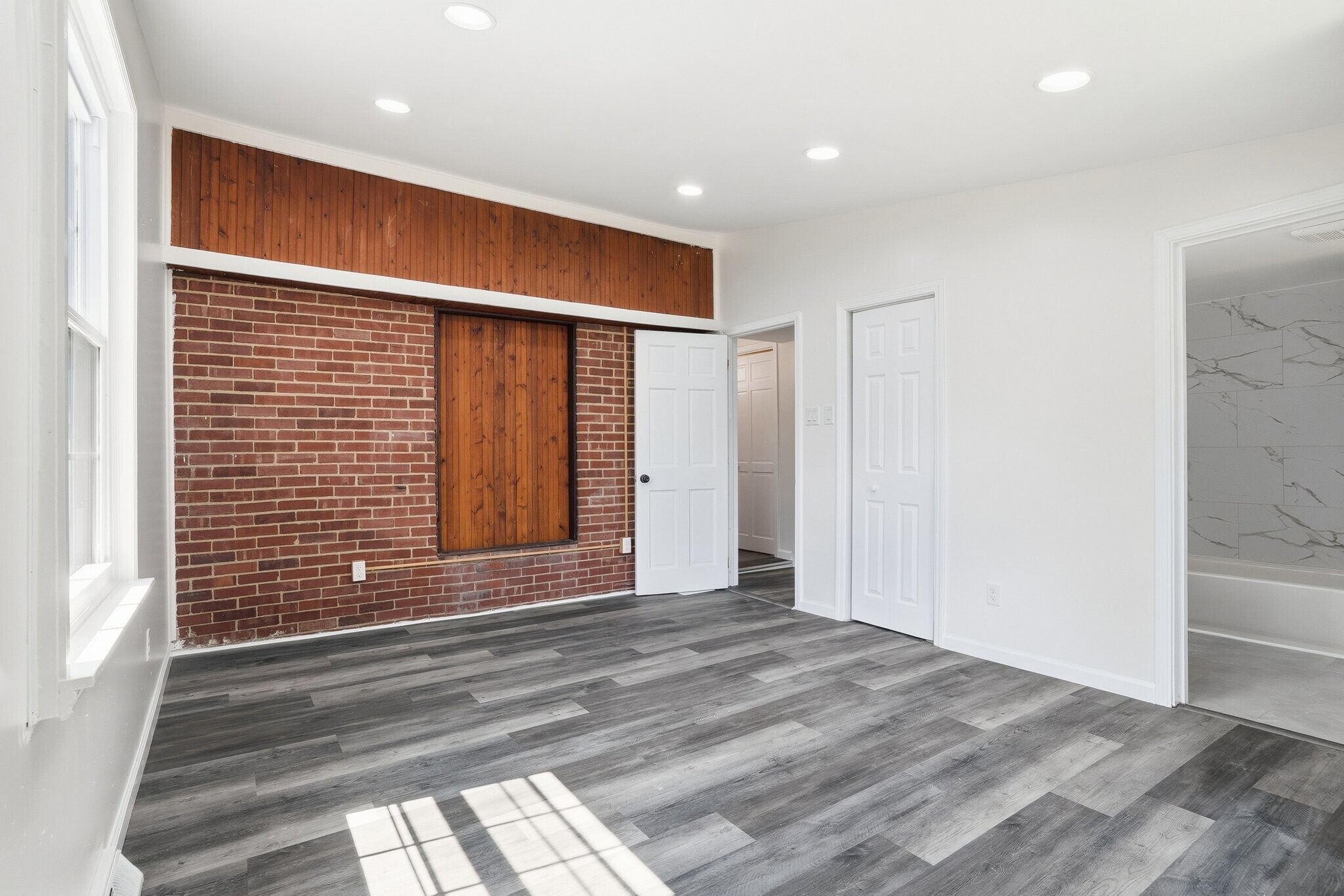 Building Photo - 165 Meadowbrook Dr