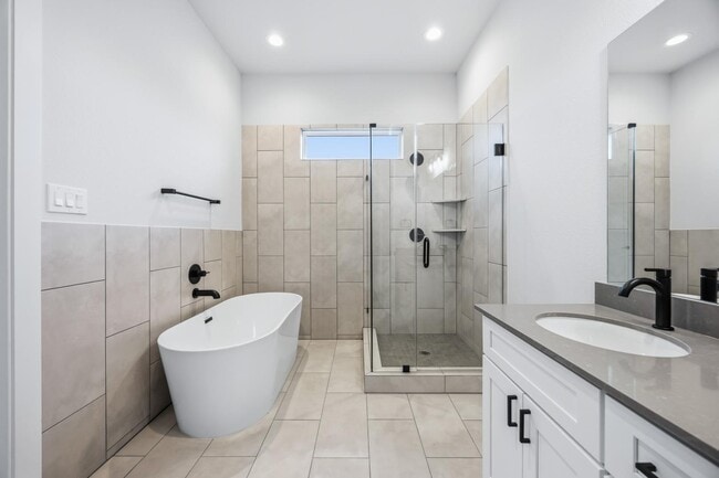 Building Photo - 6107 Campos Dr