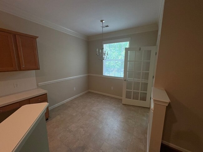 Building Photo - 3BR/2BA Condo with Sunroom & 2-Car Garage