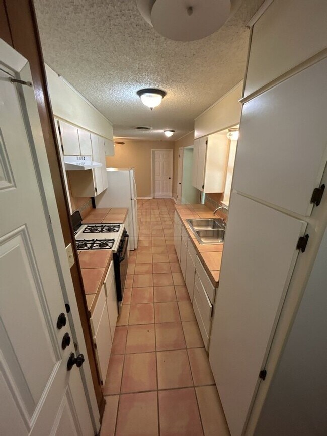 Building Photo - 3202 Brookbend Dr
