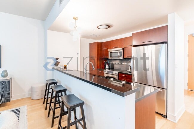 Building Photo - 603 Davis St