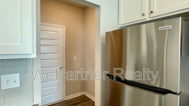 Building Photo - 204 Vickery Ln