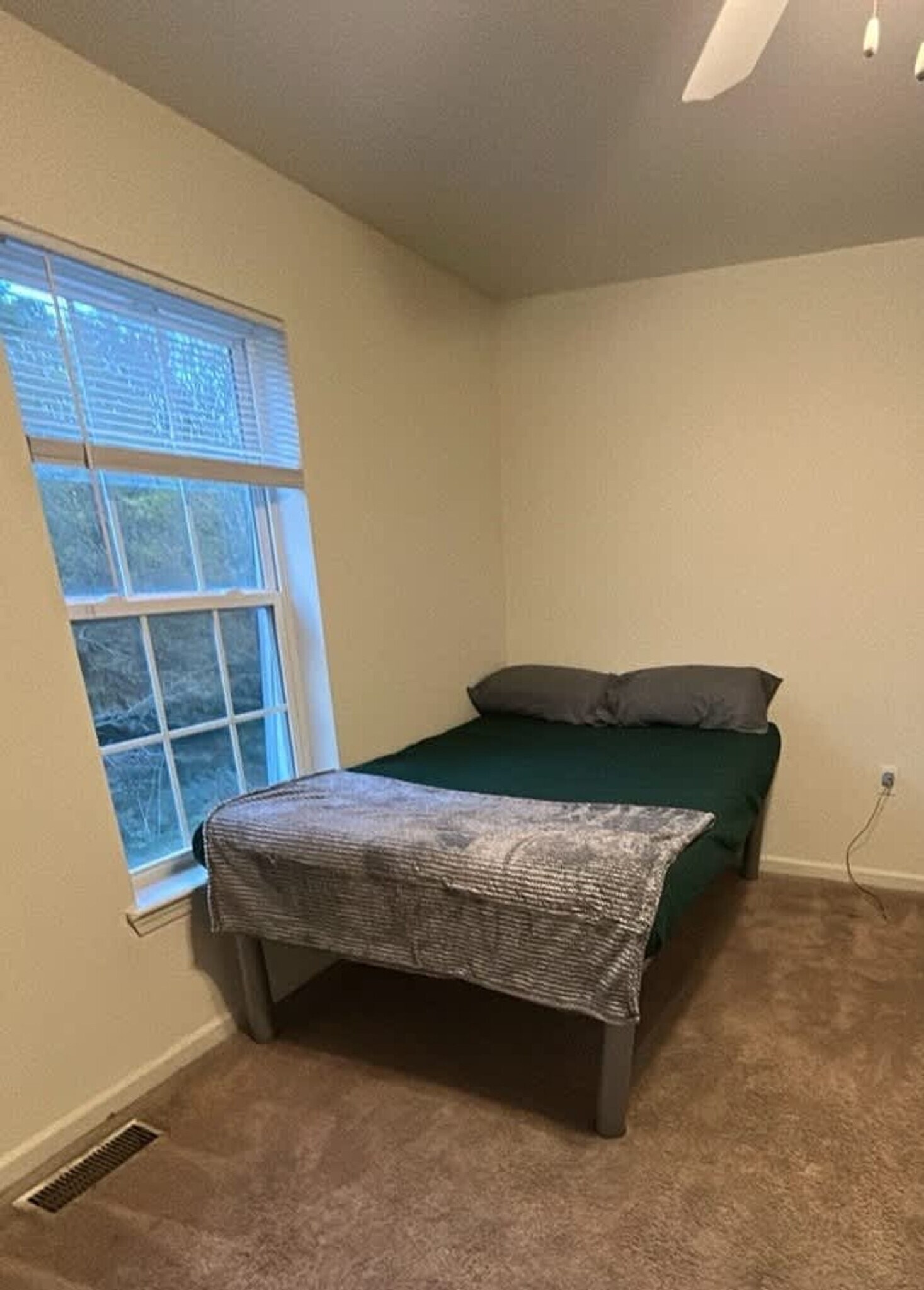 Building Photo - 1051 Southern Dr