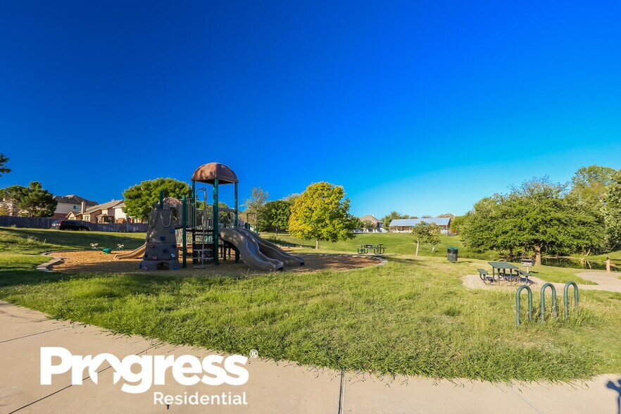 Building Photo - 10241 Maria Dr