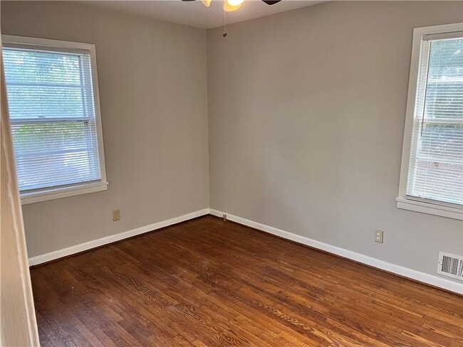 Building Photo - 2078 Glenroy Dr