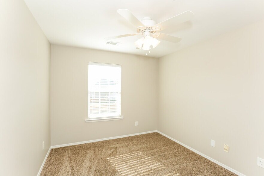 Building Photo - 9924 Rocky Ford Club Rd