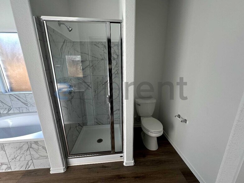 Building Photo - 303 Milliner Lp