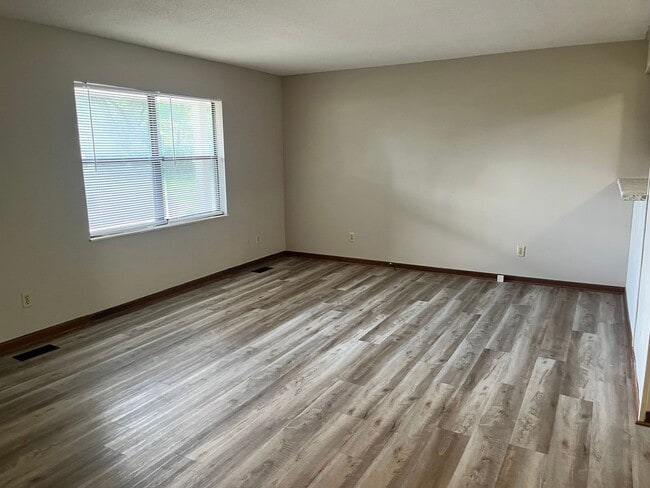 Building Photo - 2 Bedroom Maryville Perfect Location