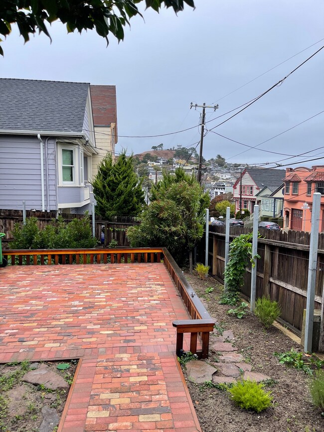 Building Photo - Updated Bernal Heights Holly Park Bungalow