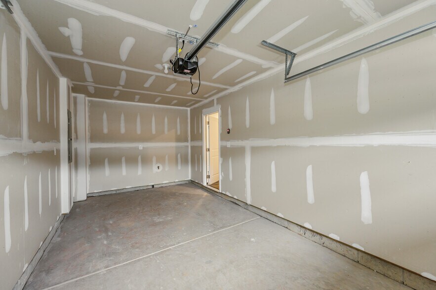 Building Photo - 8757 Whitman Dr