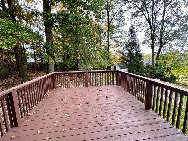 Building Photo - Beautiful 3 level home on a quiet cul-de-sac in Greenbrier Knolls--AVAILABLE NOW!!!!