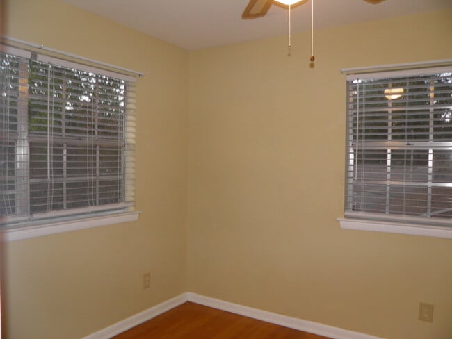 Building Photo - 212 Priscilla Dr