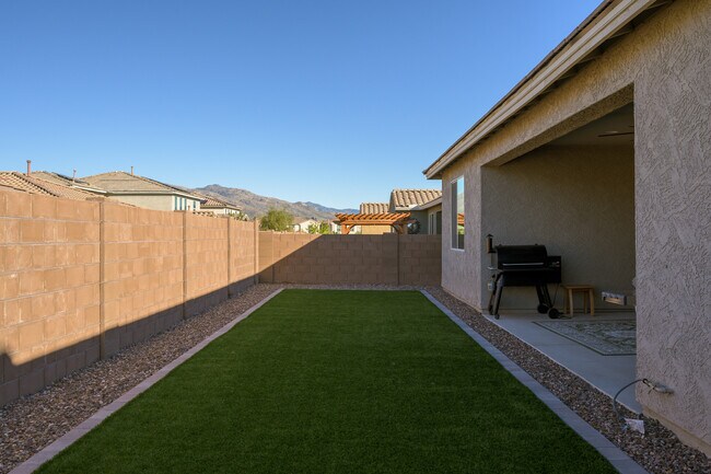 Building Photo - 9735 E Carr Peak Trl