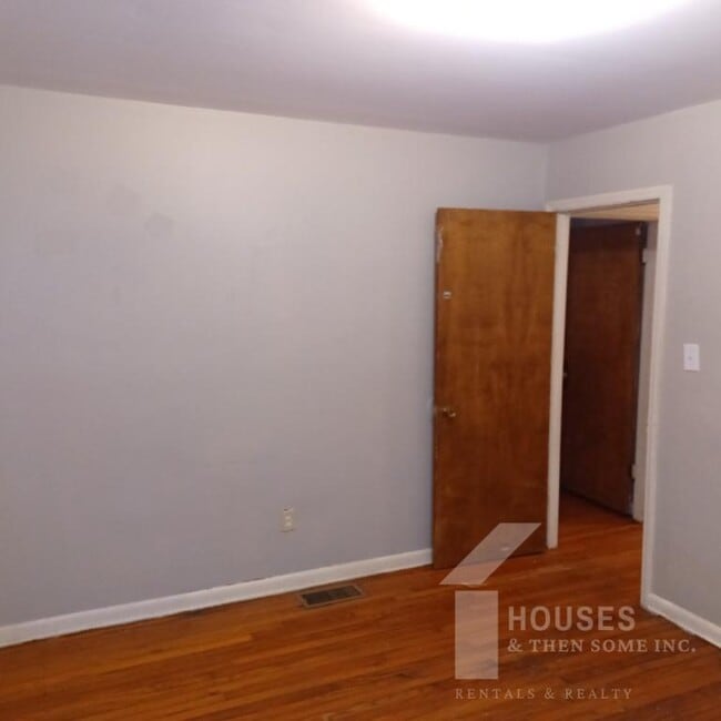 Building Photo - 714 Farley Ave