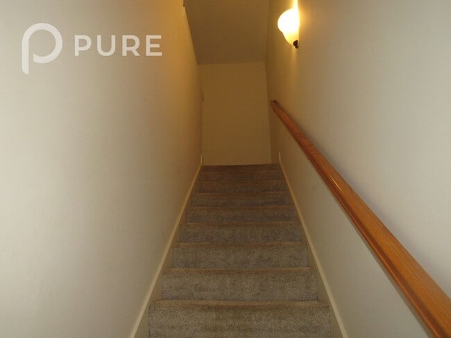 Building Photo - 182 Little John Cir