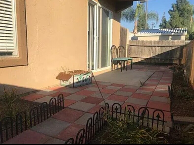 Building Photo - 620 E Lexington Ave