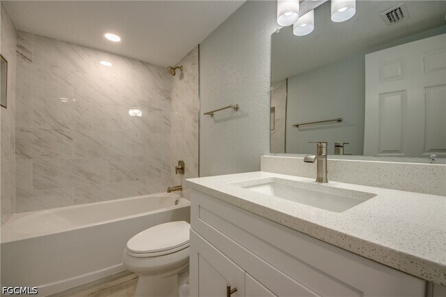 Building Photo - 16881 Davis Rd