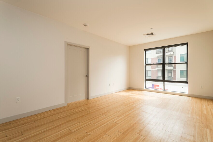Building Photo - 320 D St