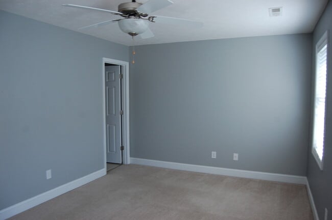 Building Photo - Spacious 2 BR Townhome in Sterling Park wi...