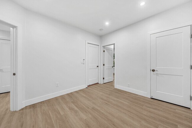 Building Photo - 92 Willow St