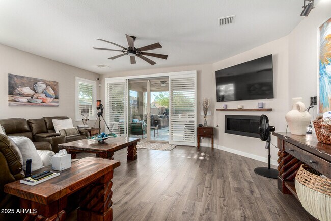 Building Photo - 7578 W Tierra Buena Ln