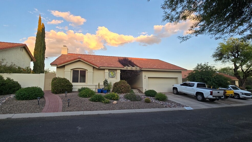 Building Photo - 5550 N Waterfield Dr