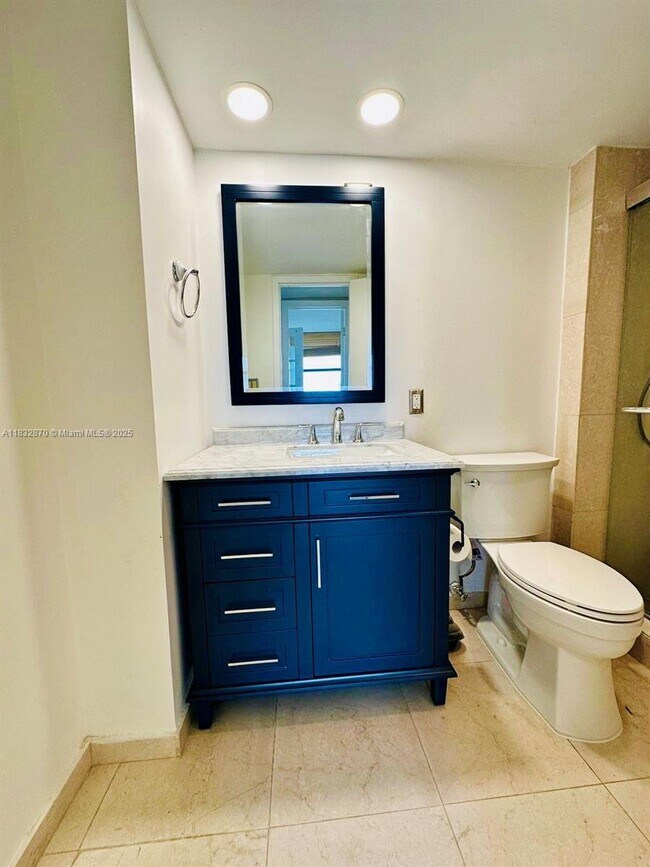 Building Photo - 3625 N Country Club Dr