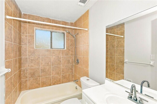 Building Photo - 596 Crestmont Ct