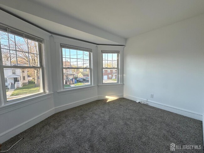 Building Photo - 511 Grove St