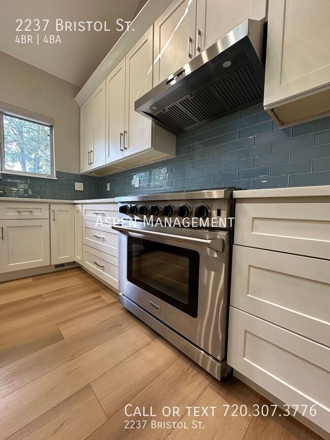 Building Photo - 2237 Bristol St