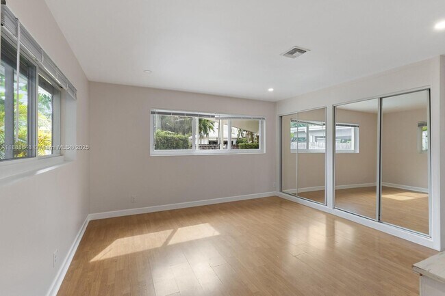 Building Photo - 1406 Polk St