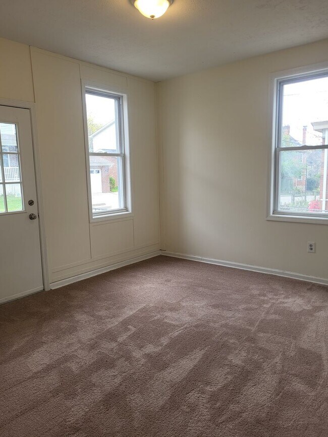 Building Photo - 225 Park Ave