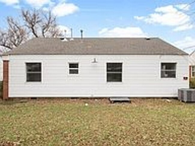 Building Photo - Updated 2 Bed 1 Bath Rental Home Tulsa