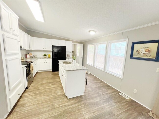 Building Photo - 325 Washington Dr