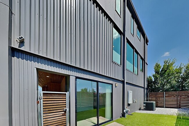 Building Photo - 103 Forest Star Dr