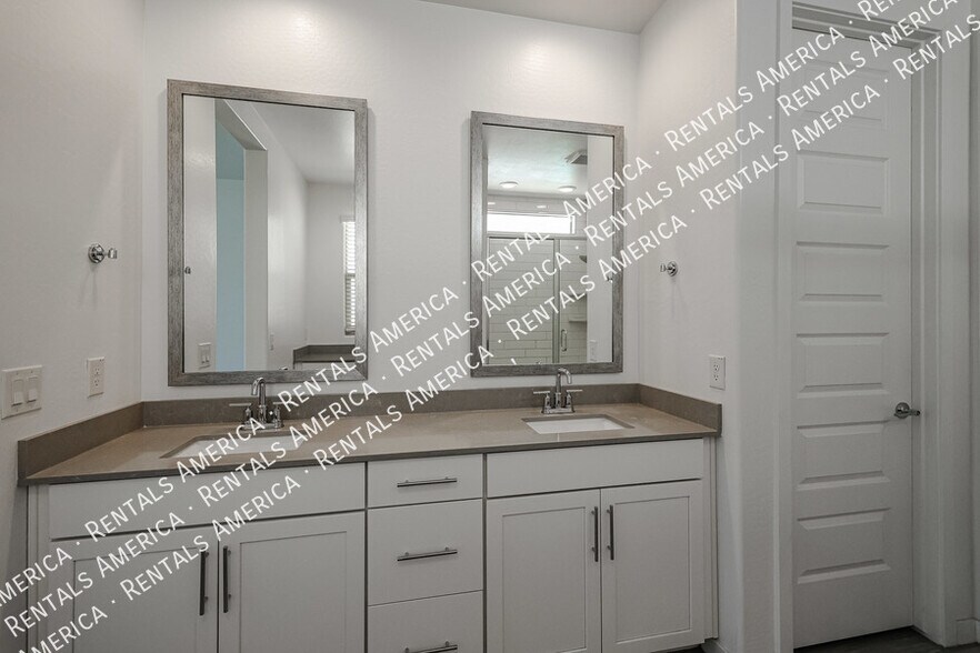 Building Photo - 12380 W Wagon Wheel Dr