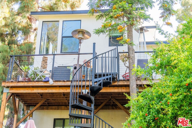 Building Photo - 1933 Lemoyne St