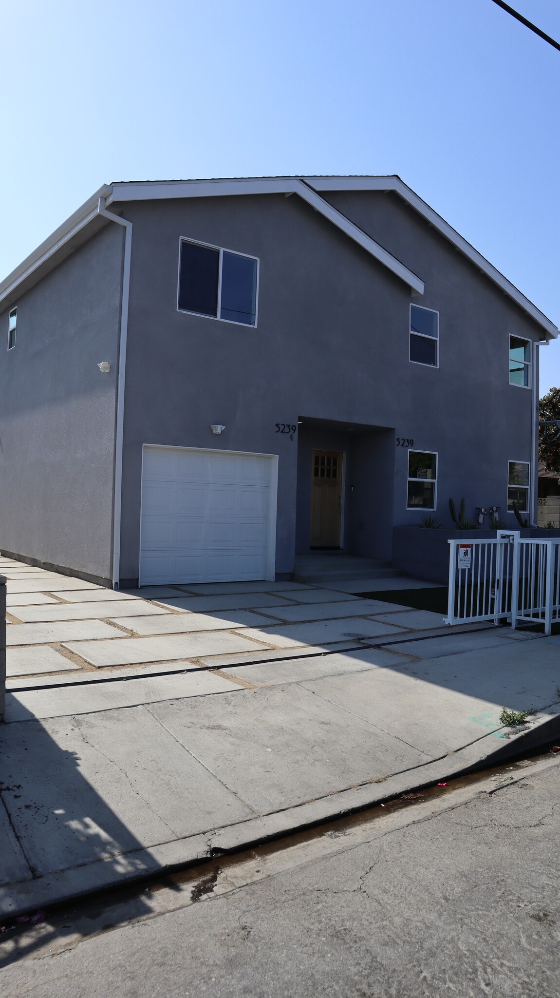 Building Photo - 5239 Auckland Ave