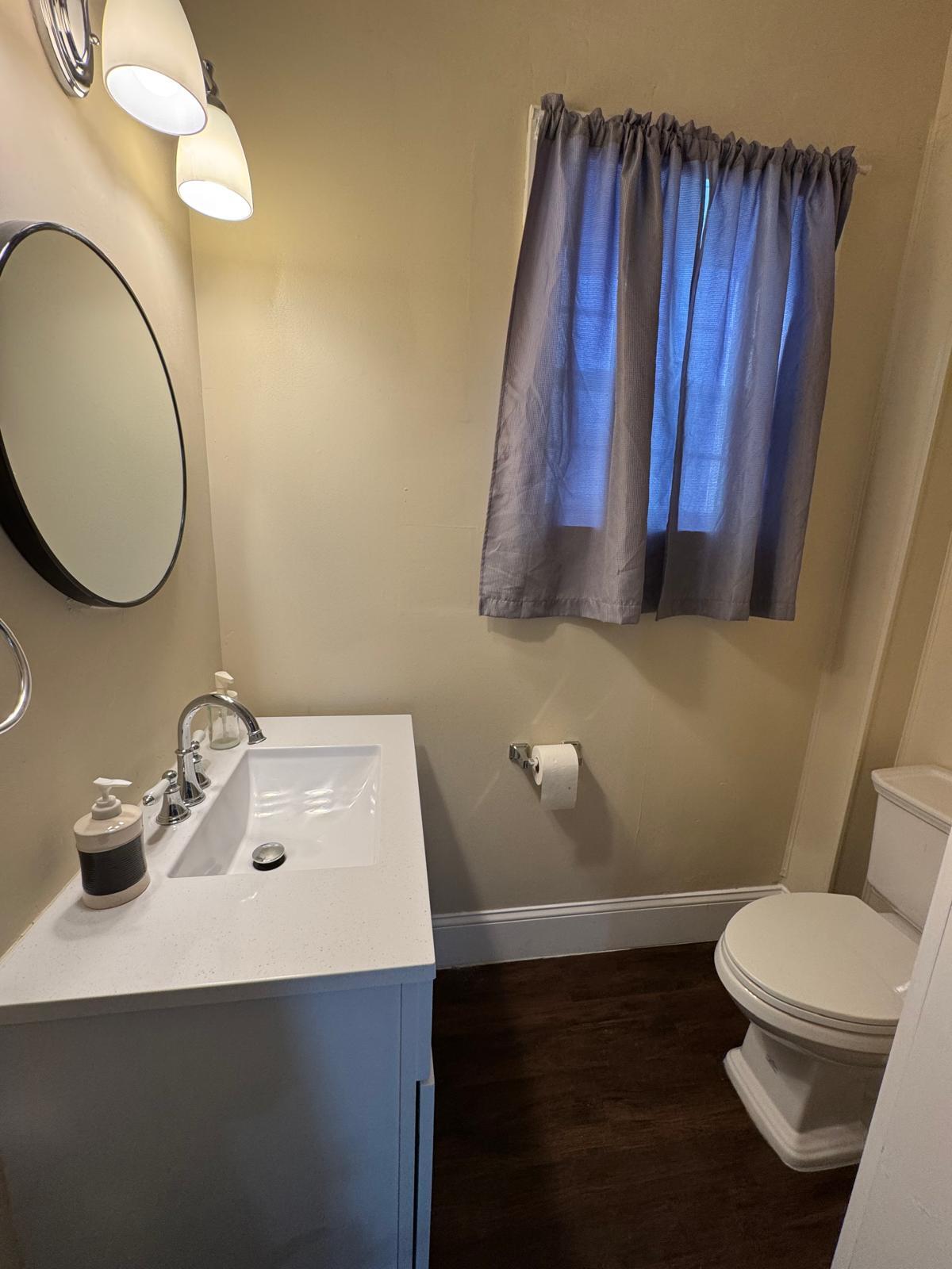 Building Photo - 252 Admiral St