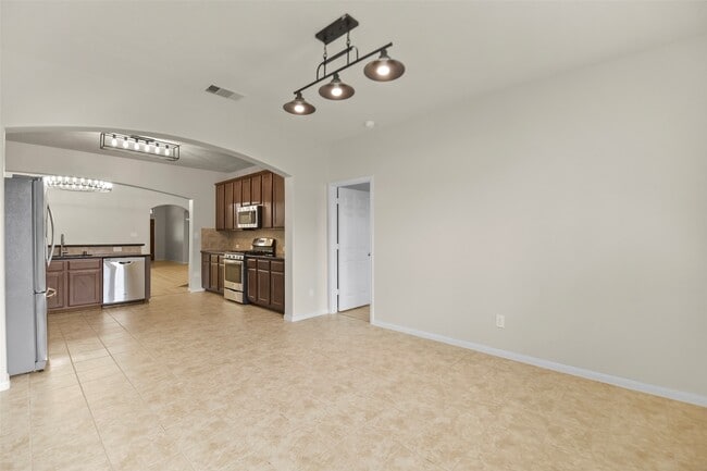 Building Photo - 16918 Lake Arlington Ln