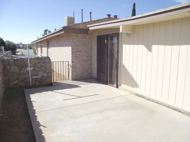 Building Photo - Northeast El Paso 3 bed with Bonus Room!