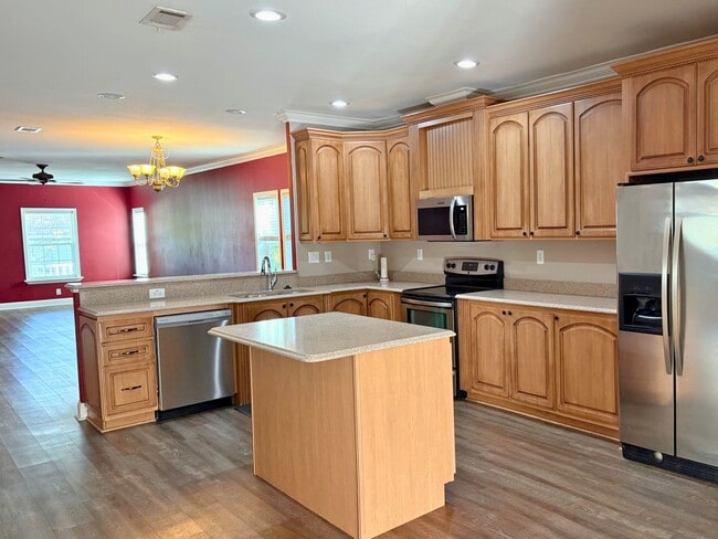 Building Photo - Beautiful 3-Bedroom Home in Seminole, FL!