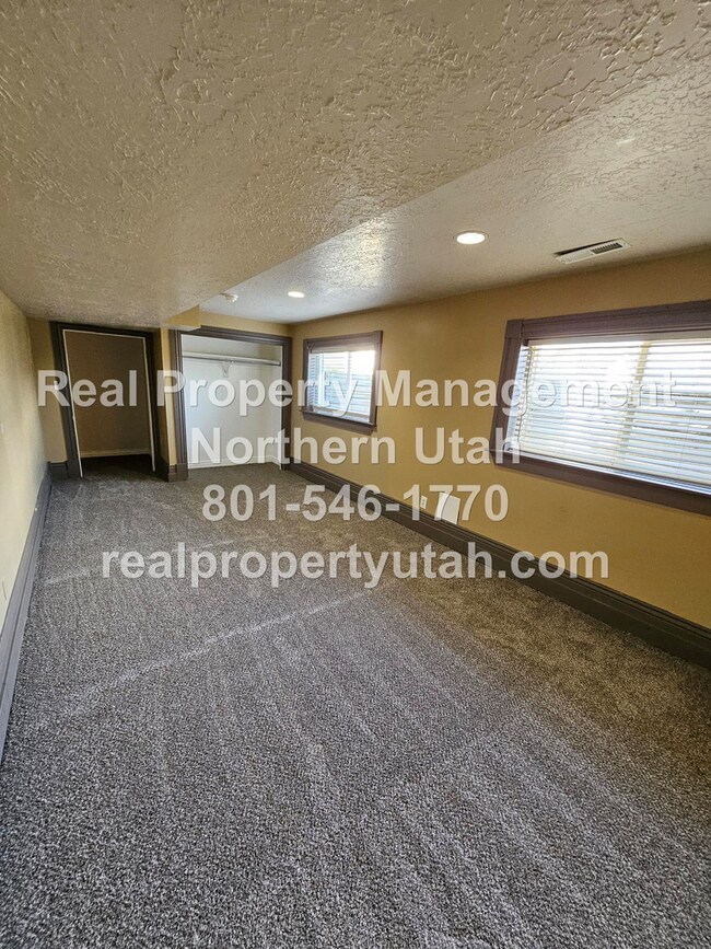 Building Photo - Stunning 4 Bedroom 3 Bath Syracuse Home