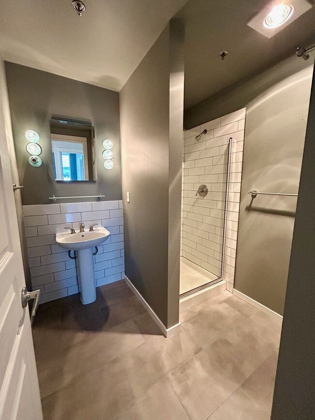 Building Photo - Ellington ~ Belltown Condo