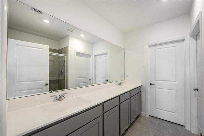 Building Photo - 11177 Fernbrook Dr