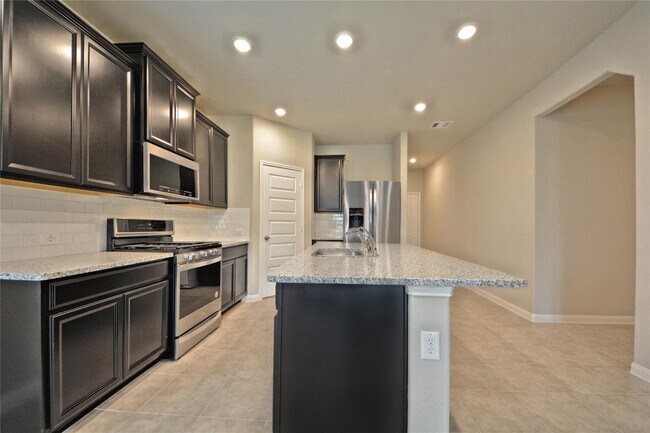 Building Photo - 1015 Modesto Dr