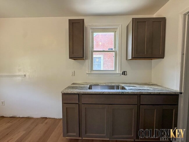 Building Photo - Charming 3 Bed 1 Bath on Detroit’s Eastside!